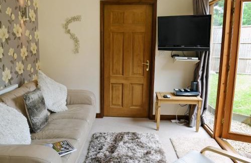 Maenporth House | Pet-Friendly Black Thorn Cottage: A 4-Star Getaway