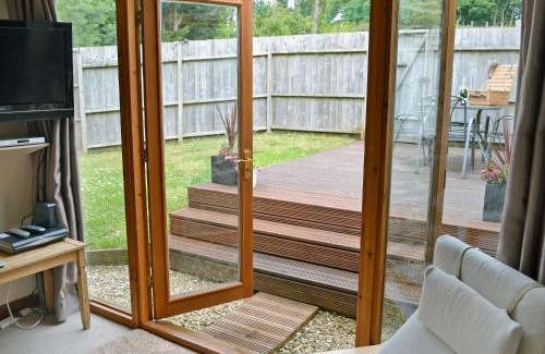 Maenporth House | Pet-Friendly Black Thorn Cottage: A 4-Star Getaway