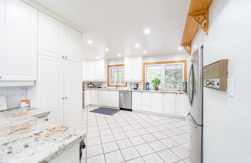 East Gwillimbury Villa | Experience Black Water Golf Villa with Stunning Ocean Views