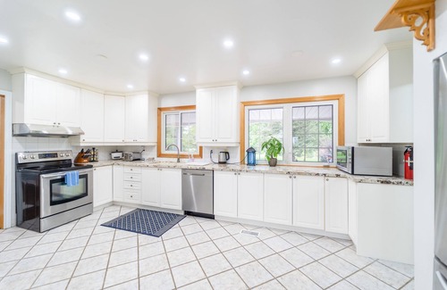 East Gwillimbury Villa | Experience Black Water Golf Villa with Stunning Ocean Views