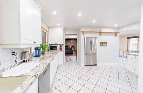 East Gwillimbury Villa | Experience Black Water Golf Villa with Stunning Ocean Views