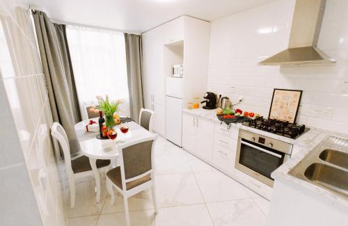 Ternopil Apartment | Stylish Black&White Apartment in Kyiv - Family and Pet Friendly