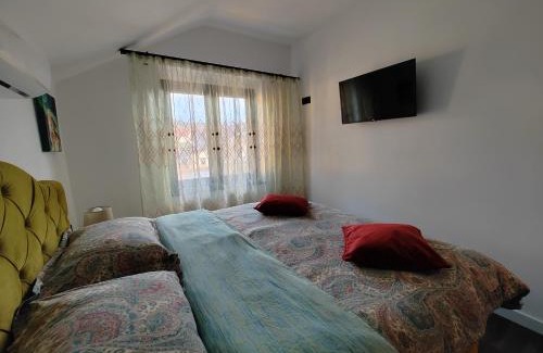 Ocna Mures House | Oceanfront Black&White House - Guest Rated 10/10 Experience