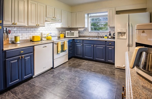 Summerlee House | Explore Blackberry Grove: Pet-Friendly Retreat Near New River