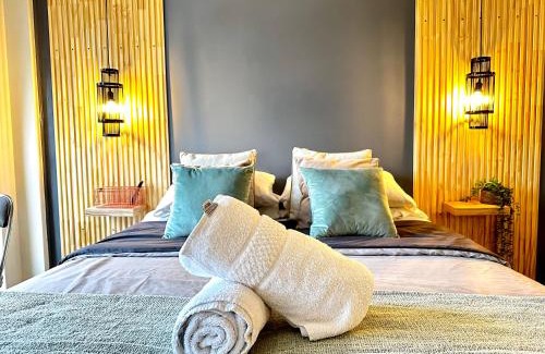 Centro Apartment | Inviting BlackBird Moreno1: Poolside Family Getaway