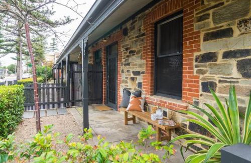 Glenelg South House | Discover Blackbird at Arlos Glenelg South: Family-Friendly Stay