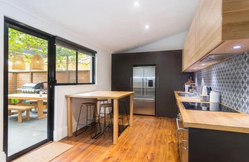 Glenelg South House | Discover Blackbird at Arlos Glenelg South: Family-Friendly Stay