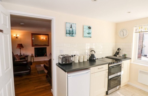 Jackfield Cottage | Family-Friendly Blackbird Cottage with Garden in Ironbridge