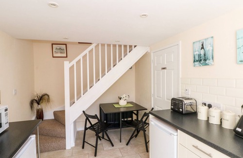 Jackfield Cottage | Family-Friendly Blackbird Cottage with Garden in Ironbridge