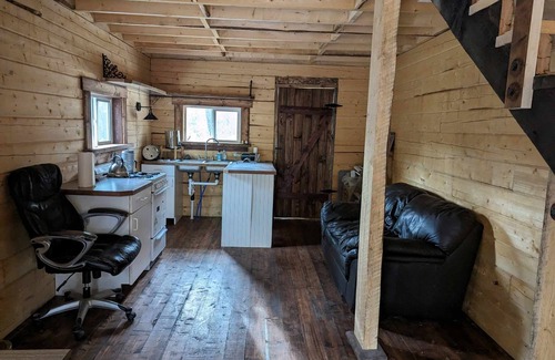 McCarthy Cabin | Inviting Blackburn Cabins: Pet-Friendly Retreat with Spa