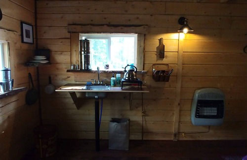 McCarthy Cabin | Inviting Blackburn Cabins: Pet-Friendly Retreat with Spa