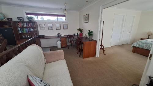 Forest Hill Bed & Breakfast | Idyllic Blackburn Lake Bed and Breakfast with Ocean Views