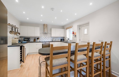 Cullompton House | Eco-Friendly Blackdown Views - 6 Bedroom Family Retreat