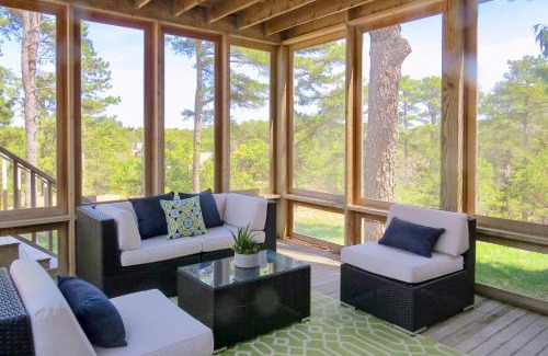 Wellfleet House | Kid-Friendly Getaway at Blackfish Bungalow - 4-Star Retreat