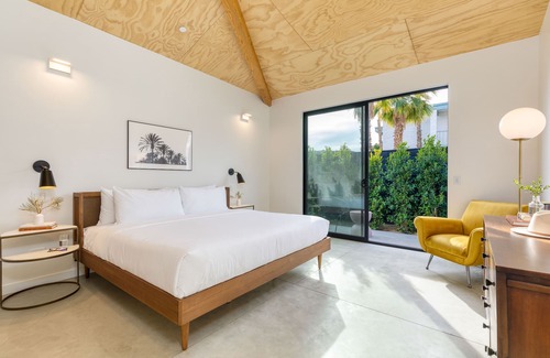 Downtown Palm Springs Hotel | Unforgettable Stay at Blackhaus B10 with Pool & Kitchen