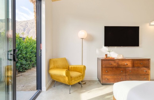 Downtown Palm Springs Hotel | Unforgettable Stay at Blackhaus B10 with Pool & Kitchen