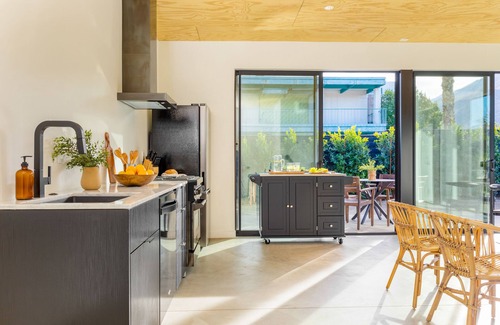 Downtown Palm Springs Hotel | Modern Retreat: Blackhaus C Suite with Pool & Pet-Friendly