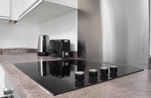 Glenisla Apartment | Ideal Blackie's Neuk for Uni Stays with Breakfast Included