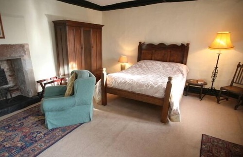 Fiddington Bed & Breakfast | Delightful Blackmore Farm: 4-Star Stay with Breakfast and More