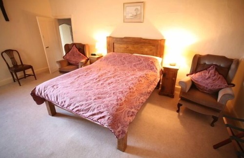 Fiddington Bed & Breakfast | Delightful Blackmore Farm: 4-Star Stay with Breakfast and More