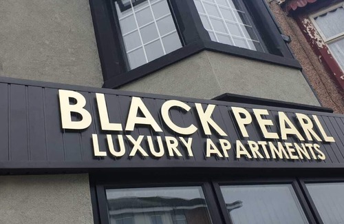 Blackpool Town Center Apartment | Indulge in BlackPearl Luxury Apartments for Your Family Retreat