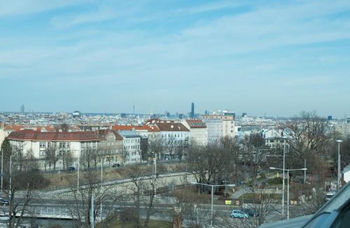 Meidling Apartment | Discover Blackriver Loft Vienna: Pet-Friendly & Close to Schönbrunn