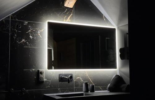 Belfort Apartment | BlackRoom - Balnéo - Ciel étoilé