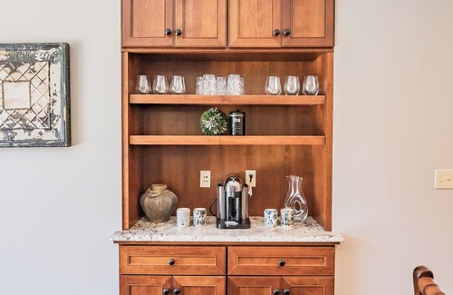 Niles House | Blacksmith Lodge: Elegance & Charm on The Morris EstatenNiles, Michigan