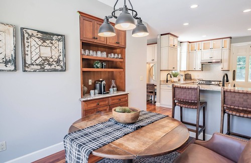 Niles House | Blacksmith Lodge: Elegance & Charm on The Morris EstatenNiles, Michigan