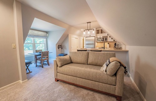 Niles House | Blacksmith Lodge: Elegance & Charm on The Morris EstatenNiles, Michigan
