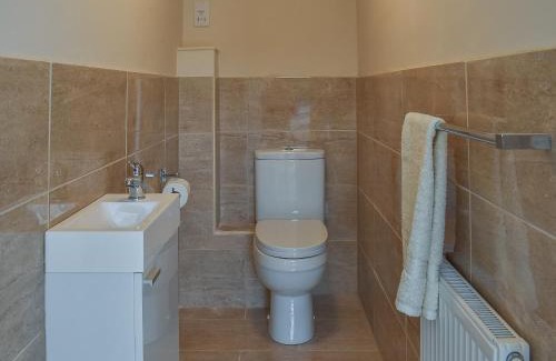 Upwey House | Experience Comfort at Blacksmiths Cottage - 4-Star Retreat