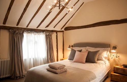 Lavenham House | Cozy Getaway at Blacksmith's Cottage Suffolk