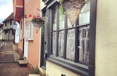 Lavenham House | Cozy Getaway at Blacksmith's Cottage Suffolk
