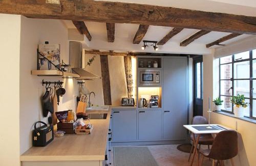 Lavenham House | Cozy Getaway at Blacksmith's Cottage Suffolk