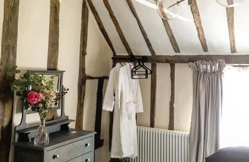 Lavenham House | Cozy Getaway at Blacksmith's Cottage Suffolk