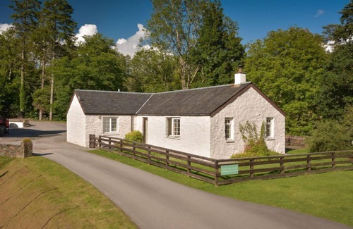 Slate Islands Cottage | Inviting Blacksmiths Cottage with Pool & Family-Friendly Perks