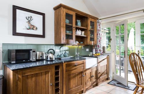 Brierley Hill House | Experience Comfort at Blacksmiths Cottage for Your Getaway