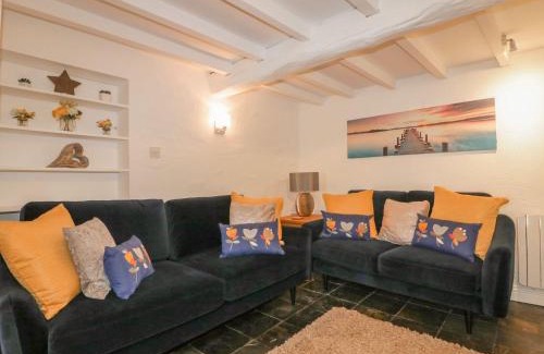 Crantock House | Cozy Blacksmiths Cottage: Pet and Child Friendly Retreat