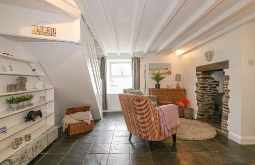 Crantock House | Cozy Blacksmiths Cottage: Pet and Child Friendly Retreat