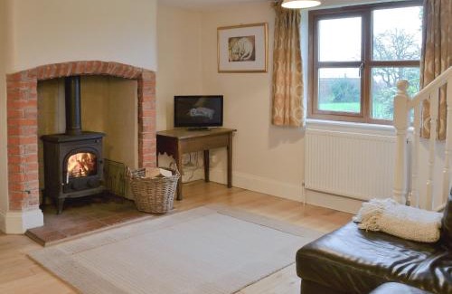 Aubourn House | Discover Blackthorn Cottage: 4-Star, Pet-Friendly Retreat