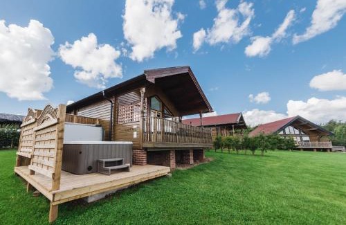 Nunthorpe Cabin | Pet-Friendly Escape at Blackthorn Gate - 4-Star Comfort