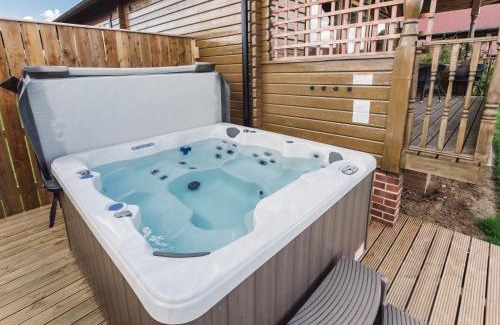 Nunthorpe Cabin | Pet-Friendly Escape at Blackthorn Gate - 4-Star Comfort