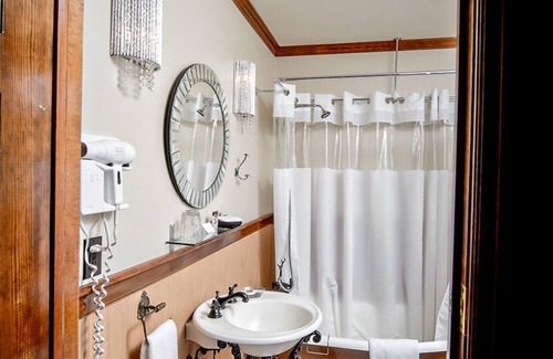 Coeur d'Alene Bed & Breakfast | Discover Blackwell Hotel: 4-Star Stay with Breakfast & Kitchen