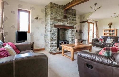 Builth Wells House | Pet-Friendly Blaen Henllan: Exceptional 4-Star Stay