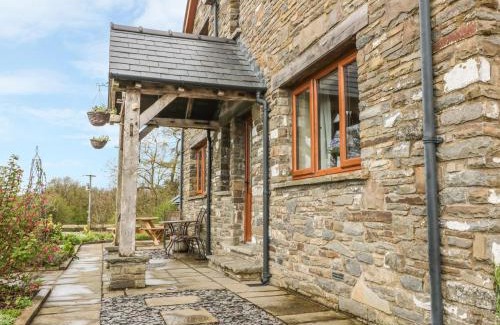 Builth Wells House | Pet-Friendly Blaen Henllan: Exceptional 4-Star Stay