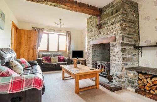 Builth Wells House | Pet-Friendly Blaen Henllan: Exceptional 4-Star Stay