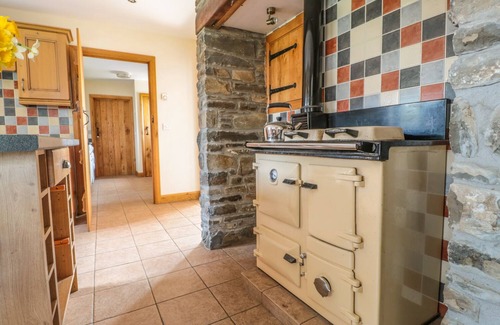 Builth Wells Cottage | Pet Friendly BLAEN HENLLAN with Cozy Open Fire in Builth Wells