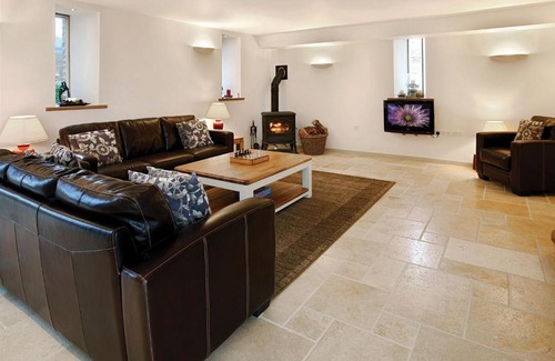 Littlebredy House | Pet-Friendly Retreat at Blagdon Lower Barn Awaits You