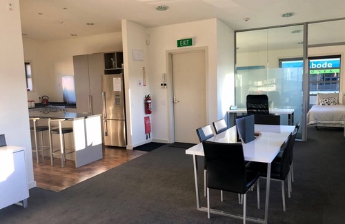 Johnsonville Apartment | Blair Holiday Apartment: Top-Rated Family Retreat with Pool