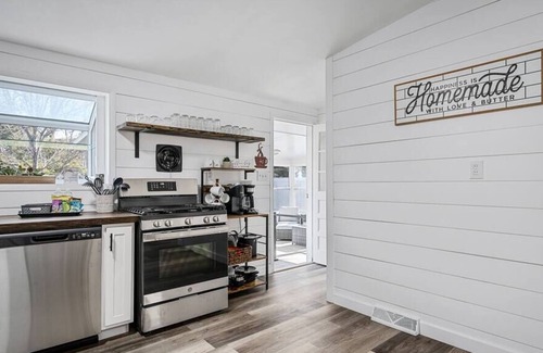 Wentzville House | Blair's House in Wentzville: Hot Tub & Game Room Retreat